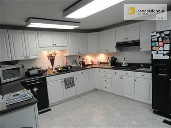 4th image of 3208 N 52nd Ter