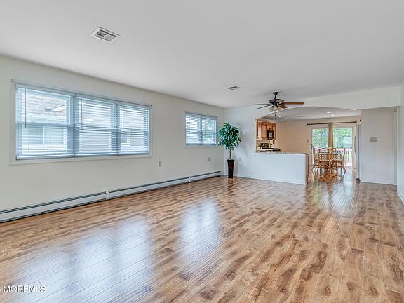3rd image of 15 Palmetto Point Street