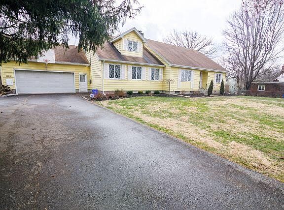 2nd image of 801 Chelsea Dr