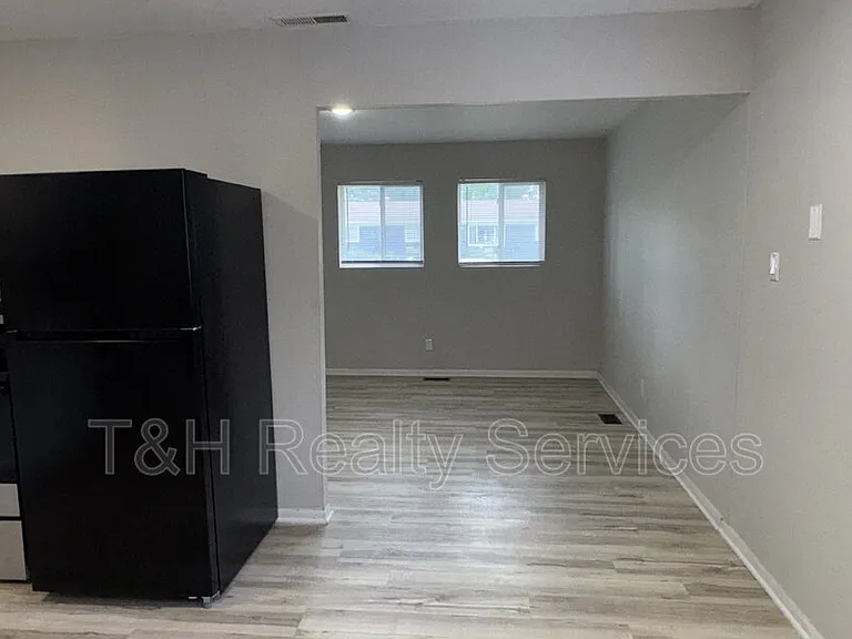 2714 Dawson St — Photo 7