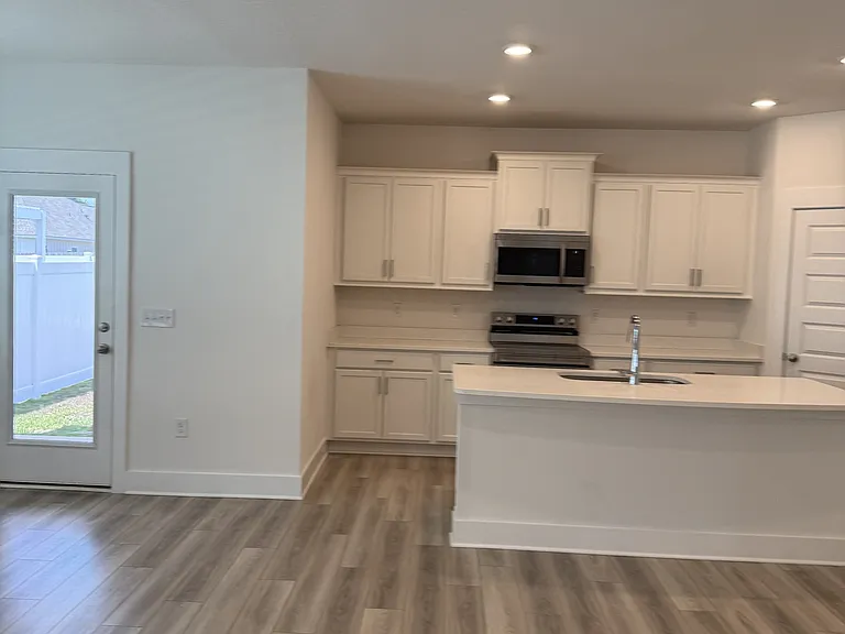 210 Lyla Ln — Photo 14