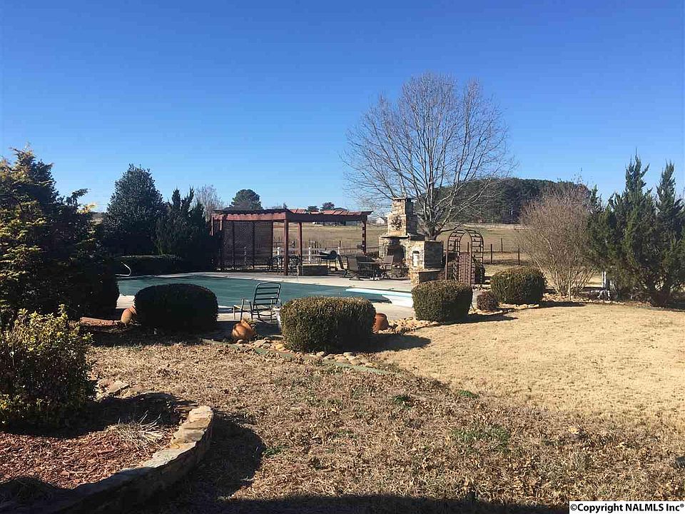 2nd image of 1679 W Limestone Rd