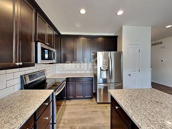 4th image of 260 Salinger Dr