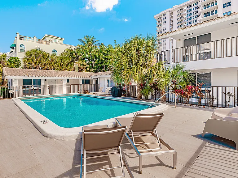 412 Sunset Dr #13 — Photo 4