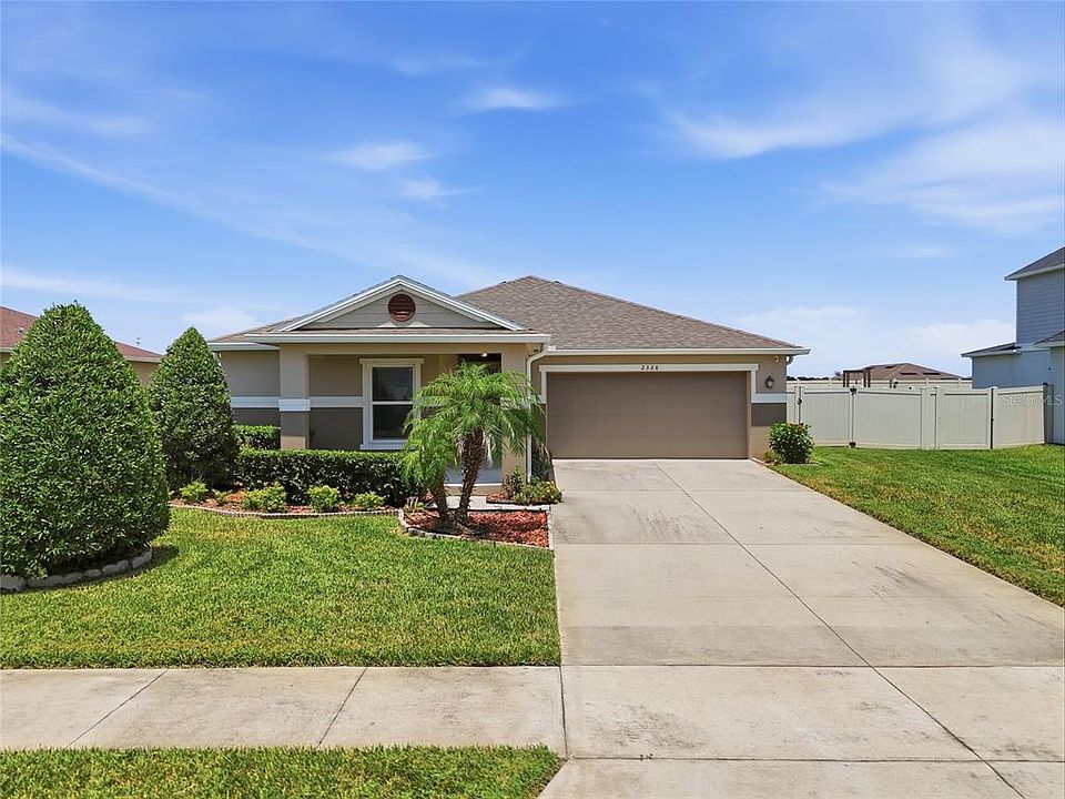 1st image of 2328 CARRIAGE POINTE LOOP