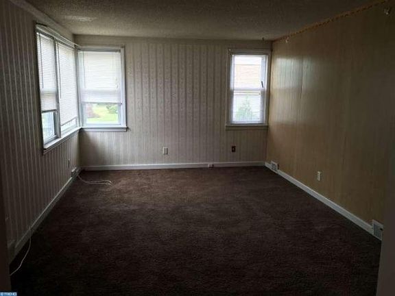 3rd image of 130 Lake Dr