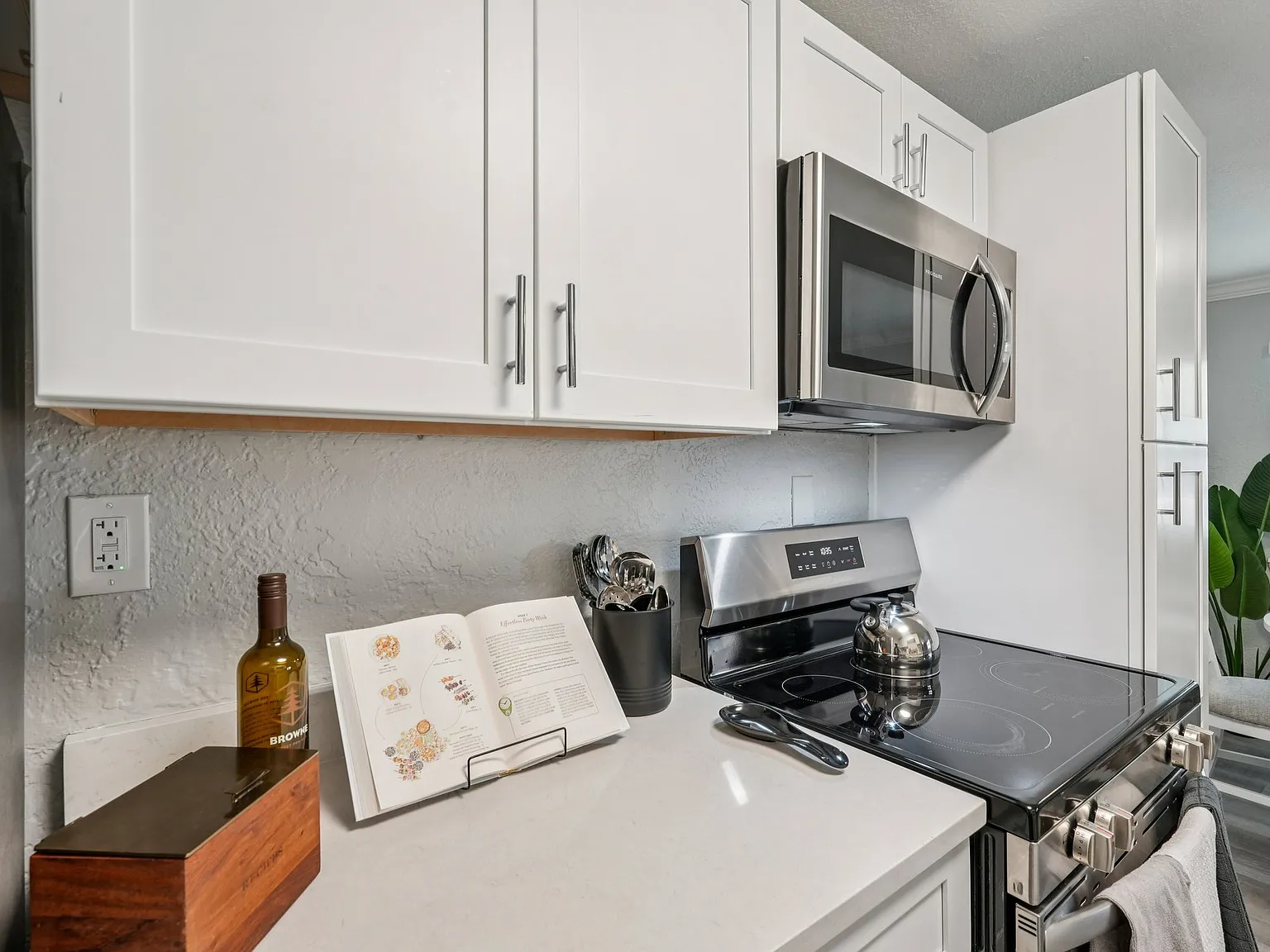 Riverwalk Apartments — Photo 3