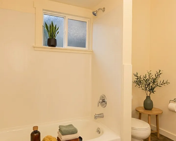 Evanston Apartments - Located on the north side of Fremont — Photo 15