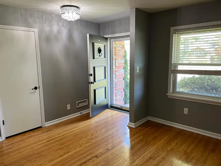 1502 Lynn Way — Photo 8