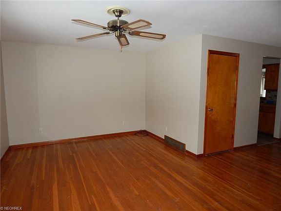 3rd image of 9941 Betty Ln