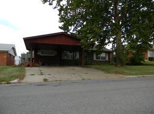 709 Barker Rd, Clinton, OK 73601