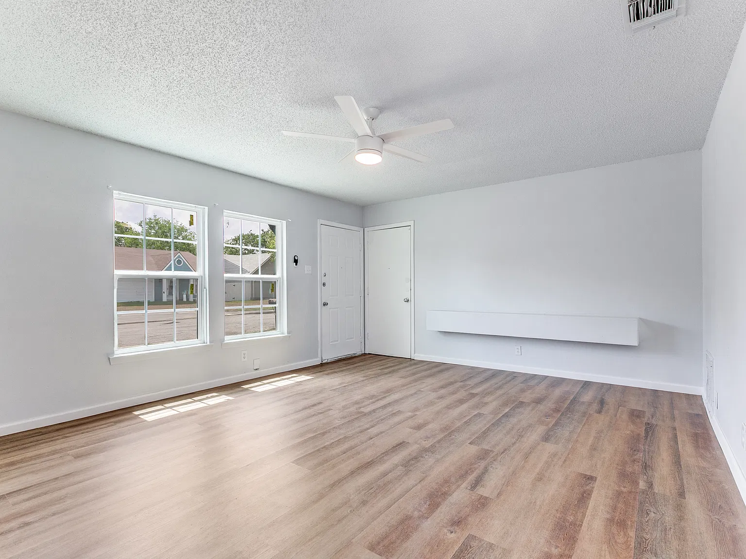 4 bed, 1420 sqft, $1,900 — Photo 2