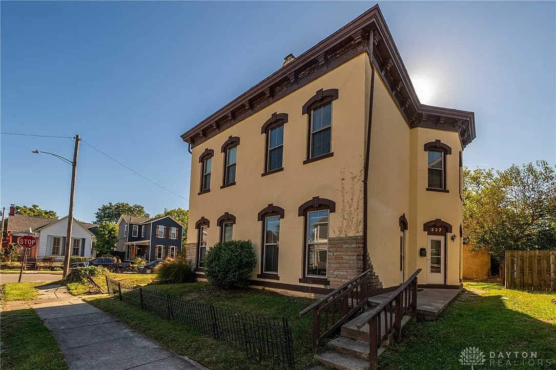 229-227 James St photo 1