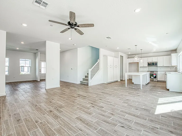 1088 Horizon Dr W — Photo 3