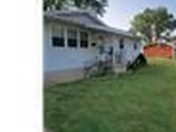 409 S Burnett St, Girard, KS 66743