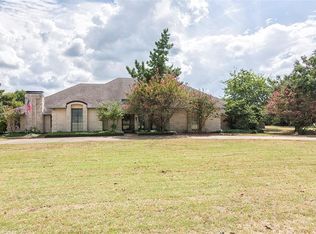 1122 Bear Creek Rd, Cedar Hill, TX 75104