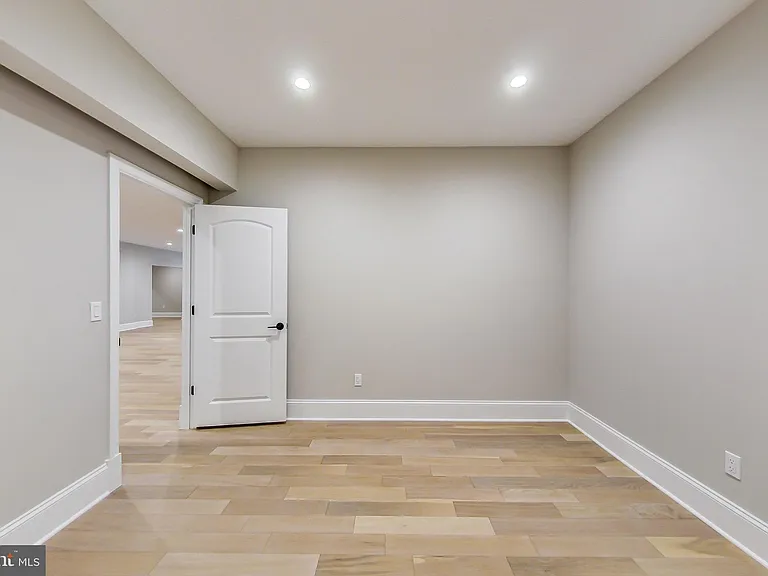 3104 Sleepy Hollow Rd — Photo 69