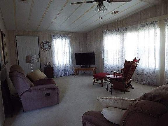 5th image of 808 Village Dr