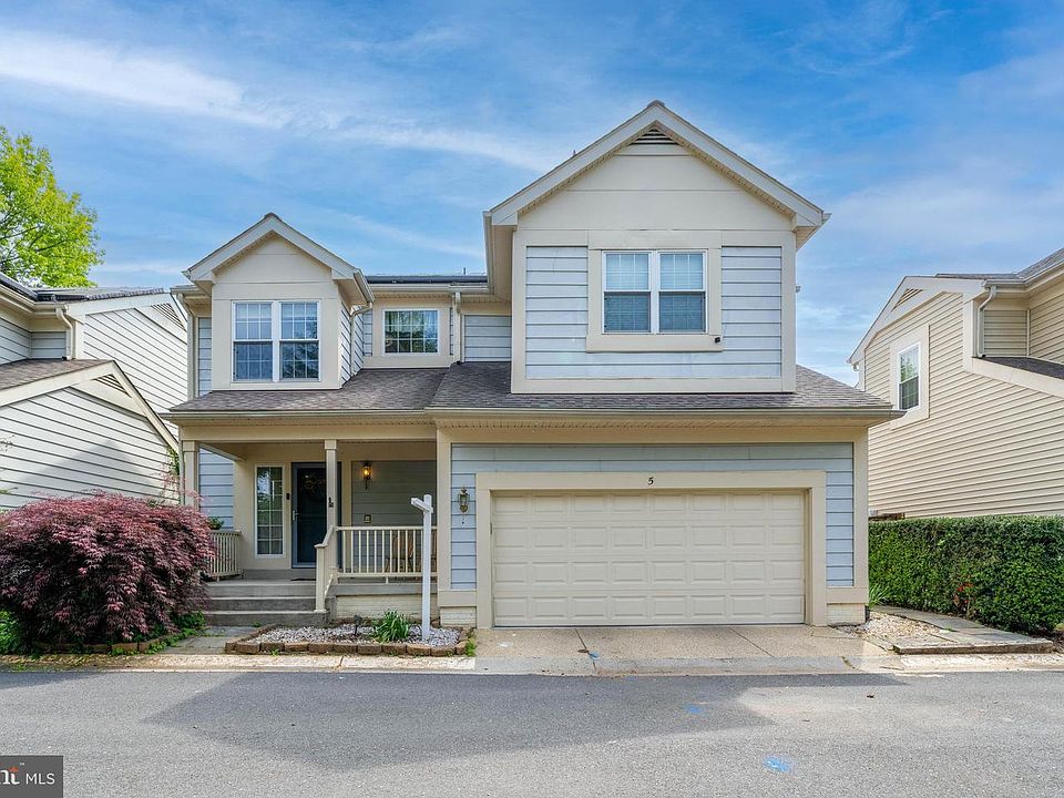 1st image of 5 Holly Pond Ct