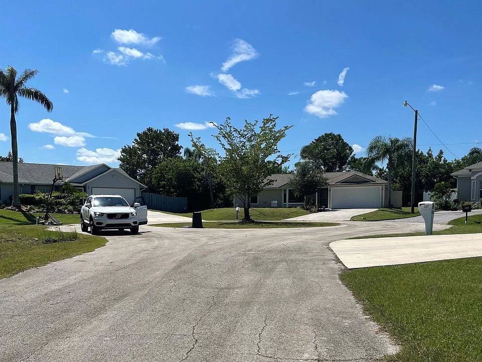 2nd image of 215 SW Card Ct