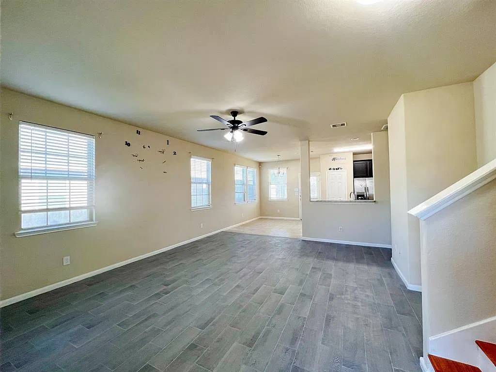 4 bed, 2.5 bath, 2285 sqft, $2,650 — Photo 3