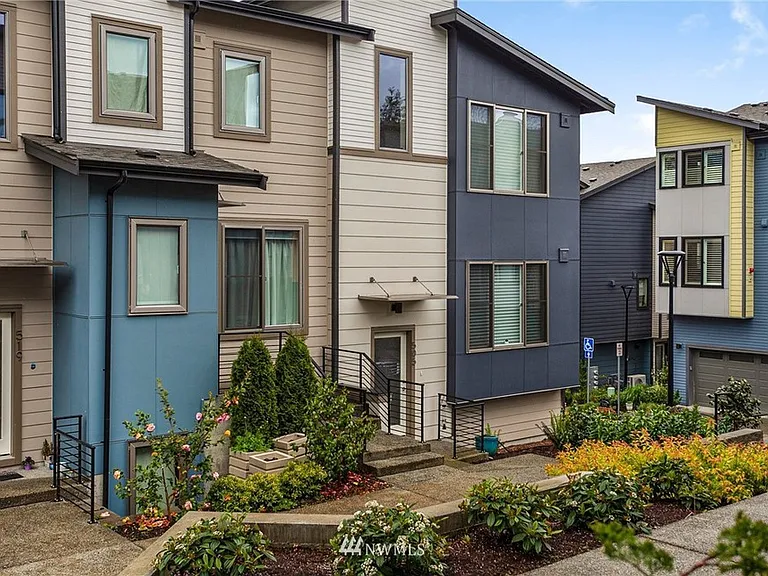 520 Fremont Walk SE — Photo 1