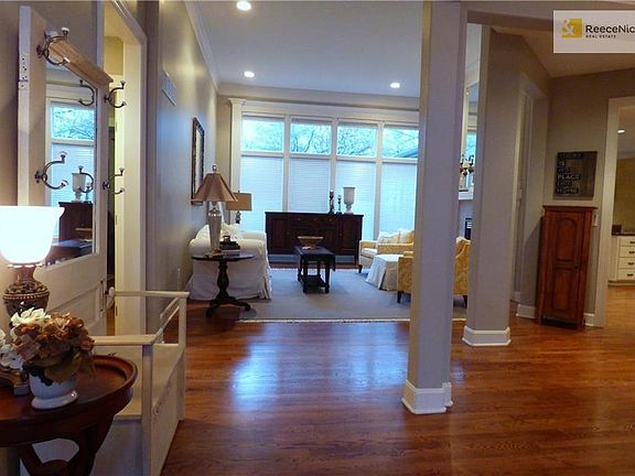 Beautiful hardwoods throught!