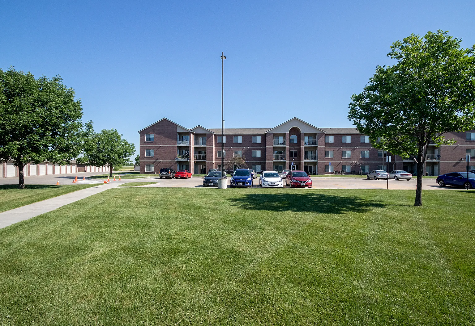 Marshall Apartments — Photo 2