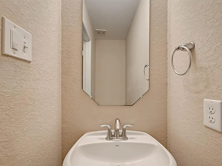 6402 Black Bamboo Ln — Photo 16