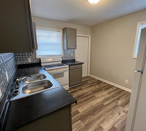 3rd image of 855 Bellevue St #B