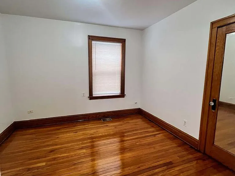 7022 S Maplewood Ave #1R — Photo 3