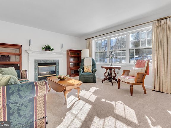 2nd image of 801 Chestnut Hill Dr