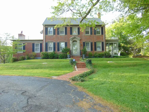 823 Mooreland Ave, Harrodsburg, KY 40330