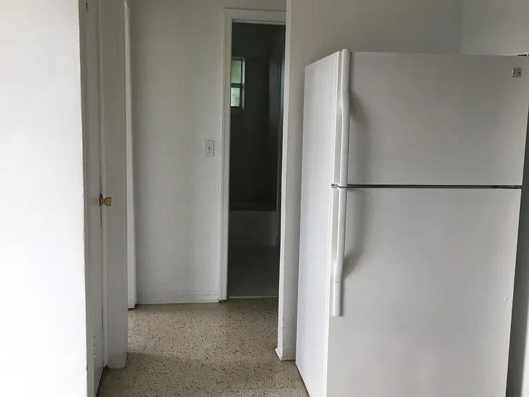 can move refrigerator to either side