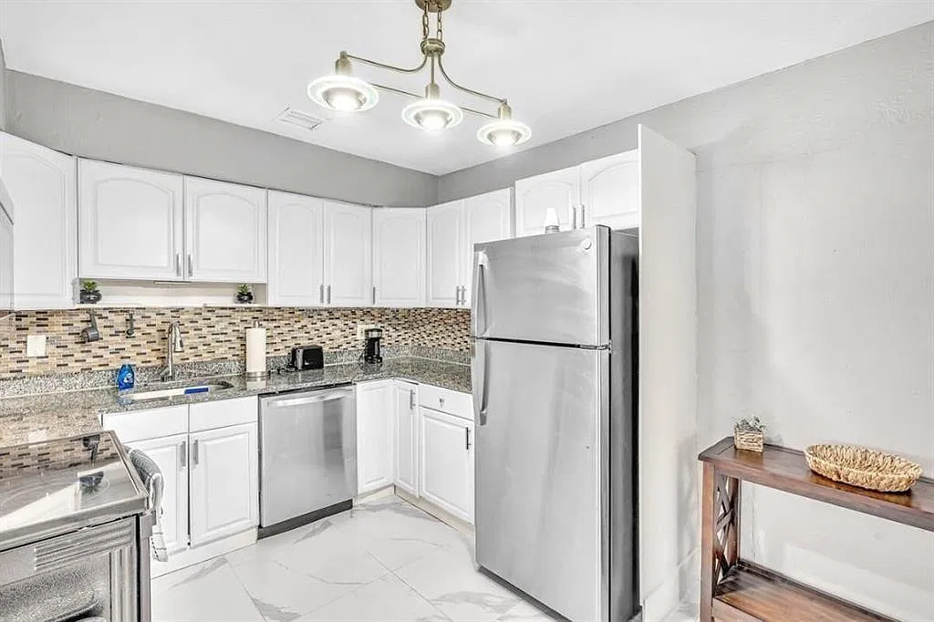 2 bed, 1.0 bath, 1000 sqft, $2,000 — Photo 3