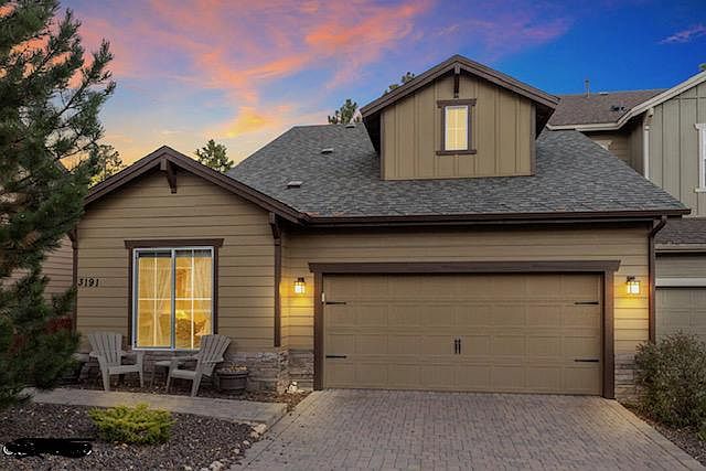 lovely two bedoom floor plan, direct
access into home, high on an elevation
with abundance of privacy yet close to
all. Long driveway. Clean and cozy.