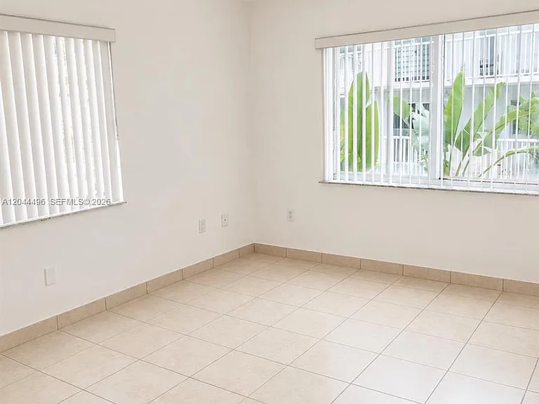 16851 NE 35th Ave #27 — Photo 5