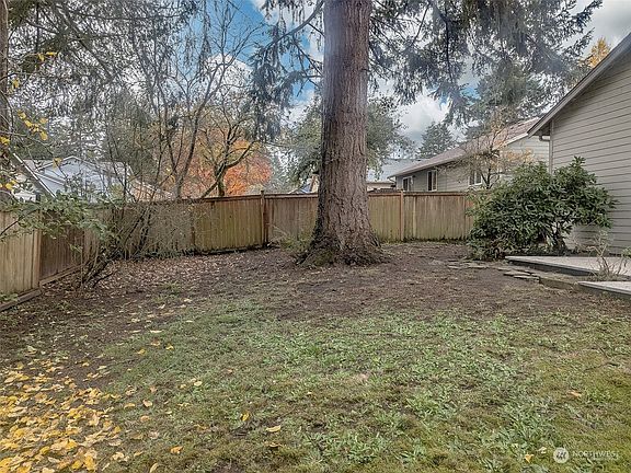 2nd image of 2310 Woodfield Loop SE