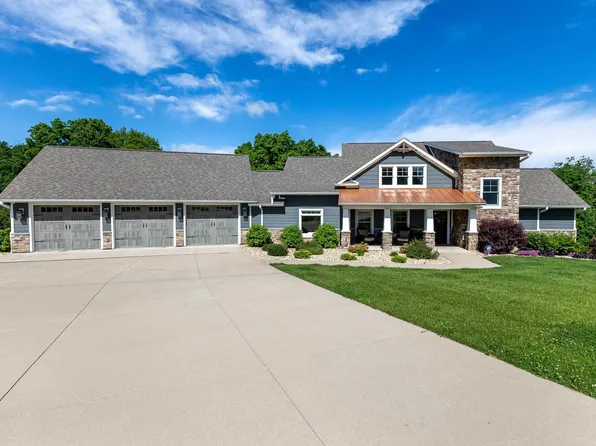 7781 Silver Oaks Dr, Dubuque, IA 52003