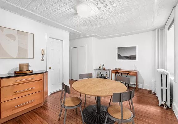 5th image of 198 8th Ave APT 1R