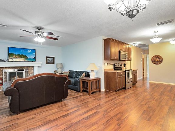 5th image of 503 Lakeshore Dr