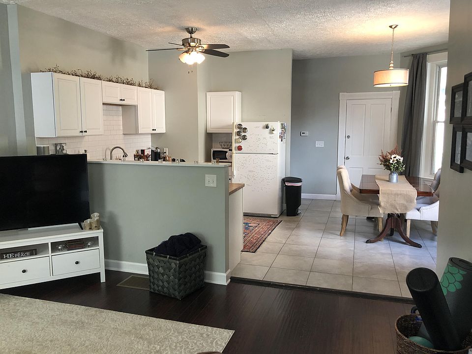 Eat in kitchen
