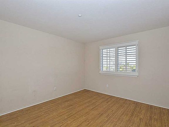 4th image of 26239 Victoria Ln