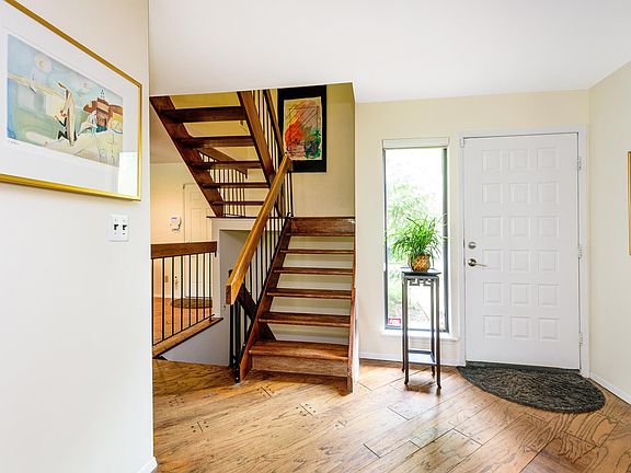 3rd image of 267 Vista Dr