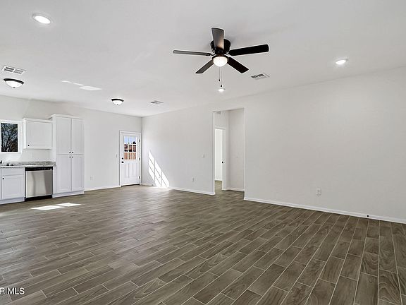 3rd image of 482 Sylvia Ct