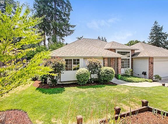 3rd image of 3050 SE Laurelwood Dr