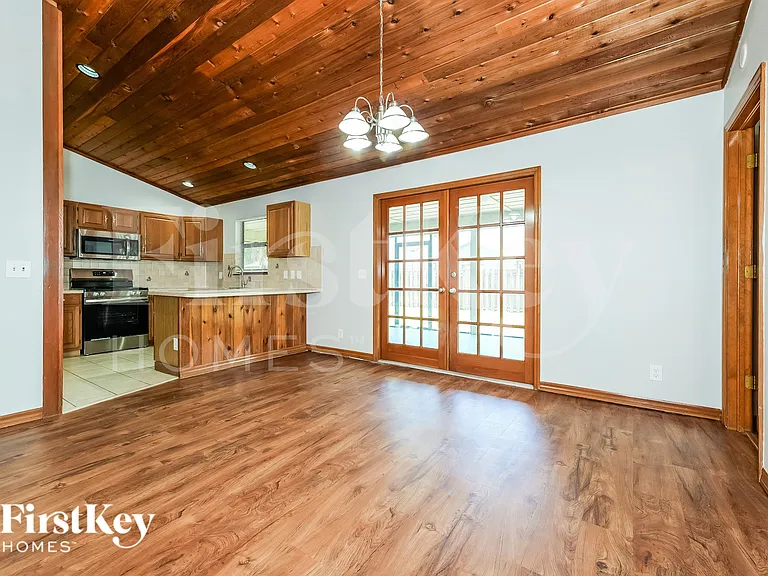 878 Daffodil Dr — Photo 5