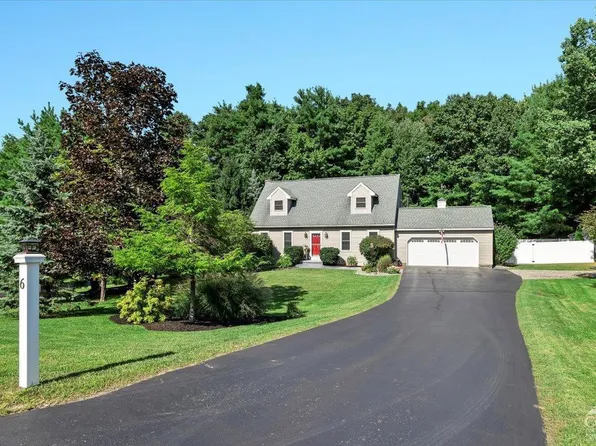6 Joanne Court, West Sand Lake, NY 12196