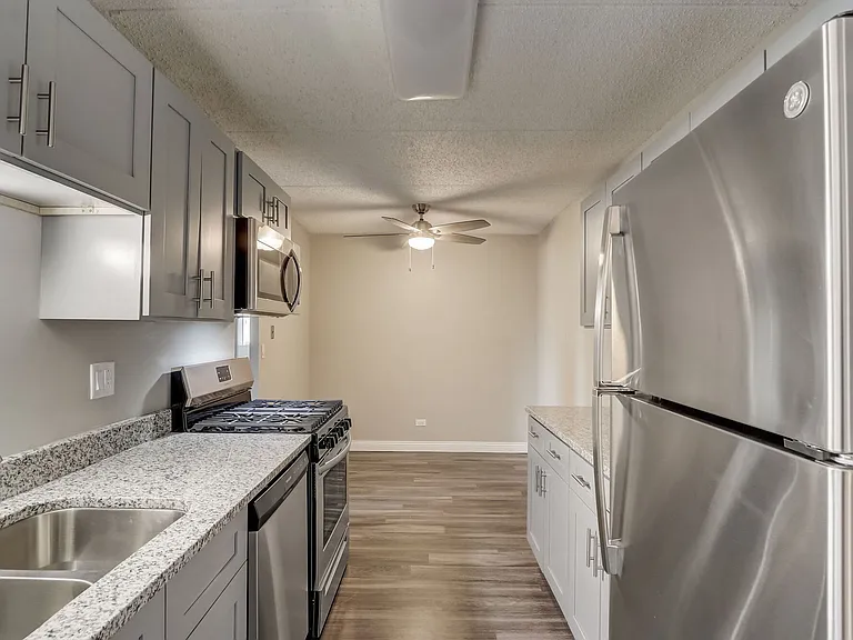 Bartlett Court Apartments — Photo 19