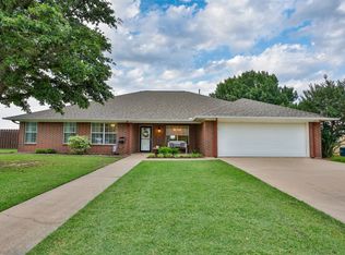 1916 College St, Gainesville, TX 76240